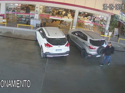 Usó un inhibidor de alarmas para llevarse una mochila del interior de un auto estacionado en una estación de servicios