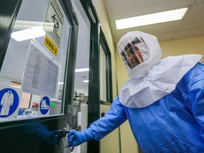 Expertos advirtieron que el coronavirus puede contraerse desde una distancia de 2 metros