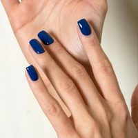 Se va el marrón, llega el glamour: el Nail Art azul marino es el nuevo must del invierno
