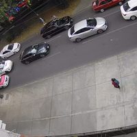 Conductor choca a otro vehículo para evitar asalto en Polanco (Video)