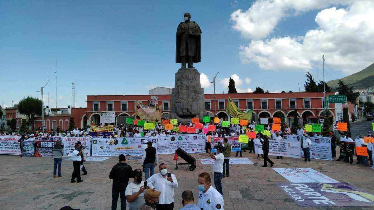 Galleros de la región se manifestaron en contra de la decisión del gobernador