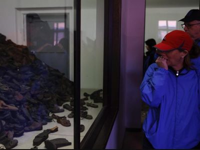 Miles realizan marcha anual de recordación del Holocausto