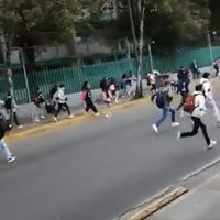 Suspenden clases en CCH Azcapotzalco y Bachilleres 1 por ataques de porros (Videos)