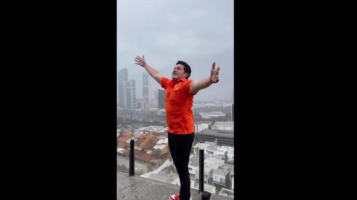 El gobernador en el video que publicó en sus redes