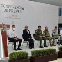 AMLO lamenta muertes por ataque con explosivos en Guanajuato; los usan para "crear terror y miedo"