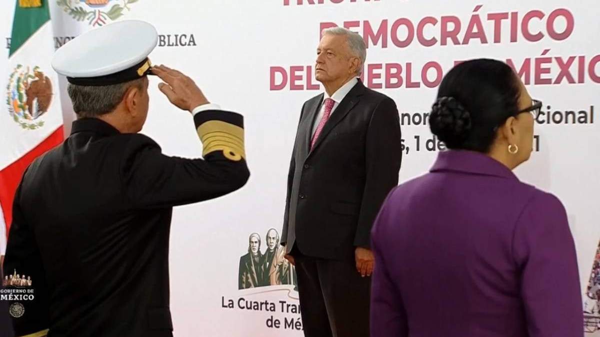 Rosa Icela Rodríguez (derecha), en el mensaje del mandatario