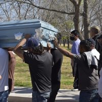 Dan último adiós a "El Mijis" entre flores y cumbias, en su natal San Luis Potosí