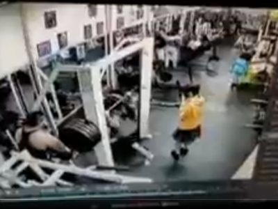 Mujer muere al intentar cargar una barra de 180 kilos en gimnasio de Peralvillo