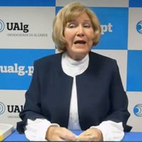 Las mujeres somos las que podemos hablar mejor del poder: Lídia Jorge