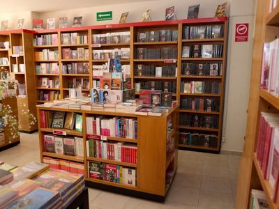 Refuerza Gobernador Durazo acceso a la educación y lectura con becas y librería del FCE en Cajeme