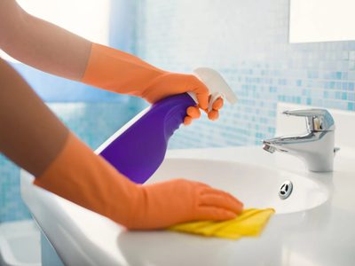 Limpiador casero exprés: dejá tu cocina y el baño impecables con este truco que nunca falla
