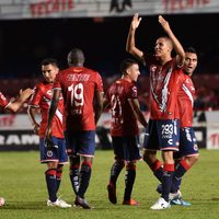 Los Tiburones Rojos siguen nadando… pero en deudas