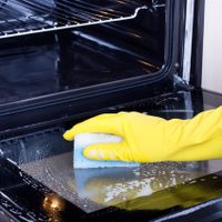 Limpiá el horno sin esfuerzo con esta útil técnica para quitar la grasa pegada en pocos minutos