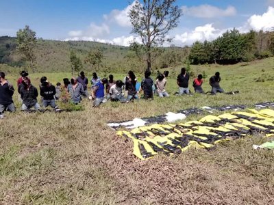 Capturan a 37 presuntos miembros del CJNG en un campamento ubicado en El Caracol, Michoacán