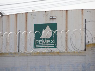 Fitch degrada la calificación crediticia de Pemex