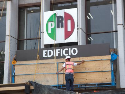 En un año, partidos políticos pierden 70% de sus afiliados: INE