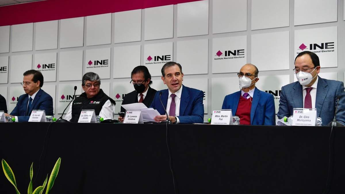 Los consejeros del INE en conferencia de prensa