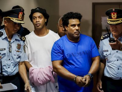 Ronaldinho, de la insólita detención a campeón del penal