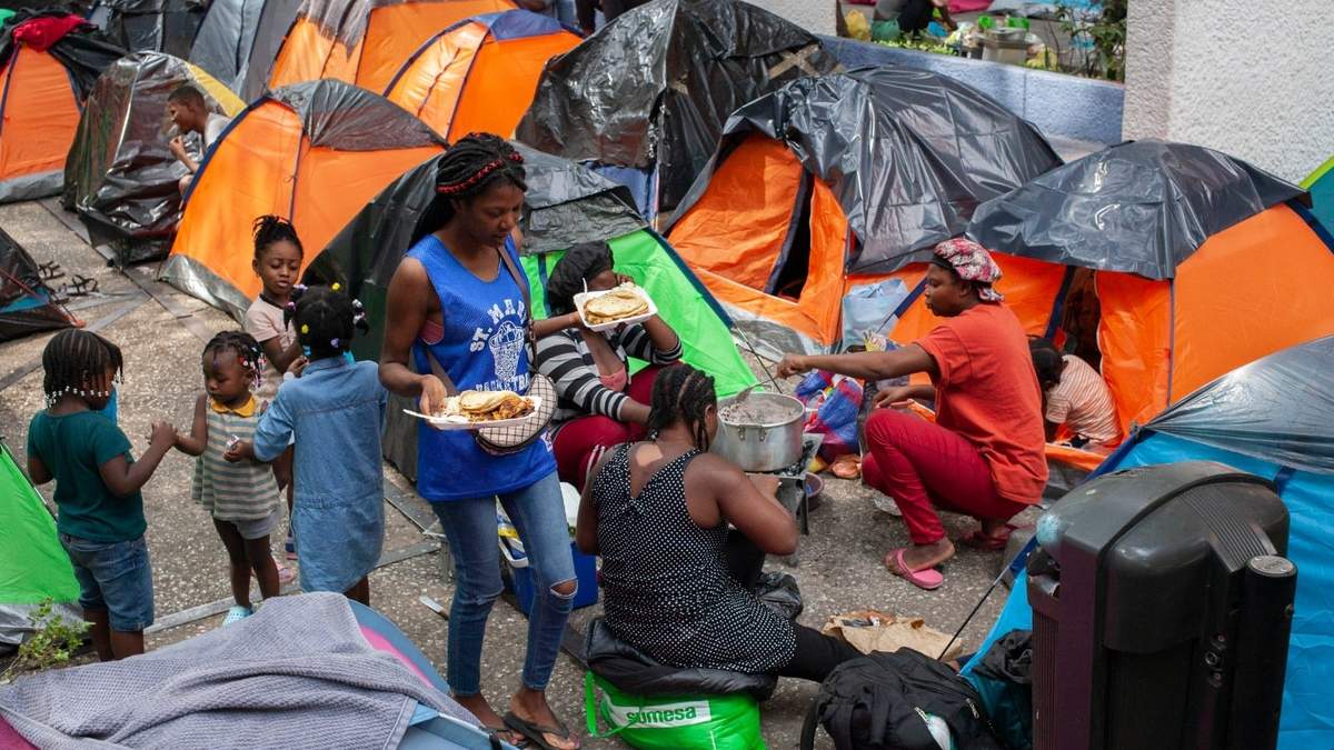Cientos de migrantes en su mayori´a haitianos en la CDMX en mayo de 2023