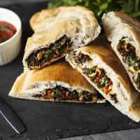 Calzone vegetariano: 3 opciones muy sabrosas para rellenarlo con vegetales variados