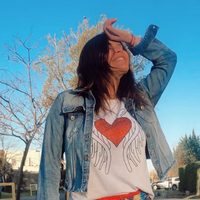 Siempre encuentra la forma: Nazarena Vélez demostró que sabe divertirse sola
