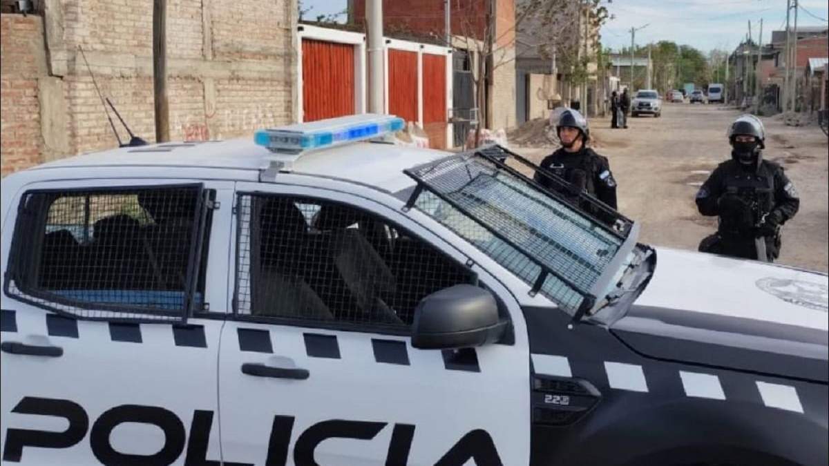 El allanamiento por el asesinato en Bouquet Roldán. Fuente: (Canal 7)