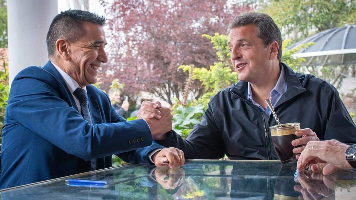 Ramón Rioseco junto a Sergio Massa. Fuente: (Facebook).