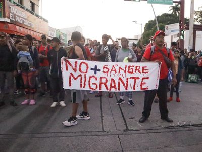 Caravanas migrantes salen de Tapachula y Tuxtla Gutiérrez rumbo a EU