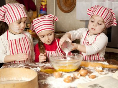 Los chicos aprenden, cocinan y se entretienen