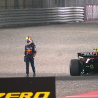 “Checo” Pérez abandona el GP de Qatar; lleva 18 carreras sin subir a podio (Video)