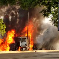 Tráiler se queda sin frenos en la México-Cuautla y embiste vehículos; hay cinco muertos