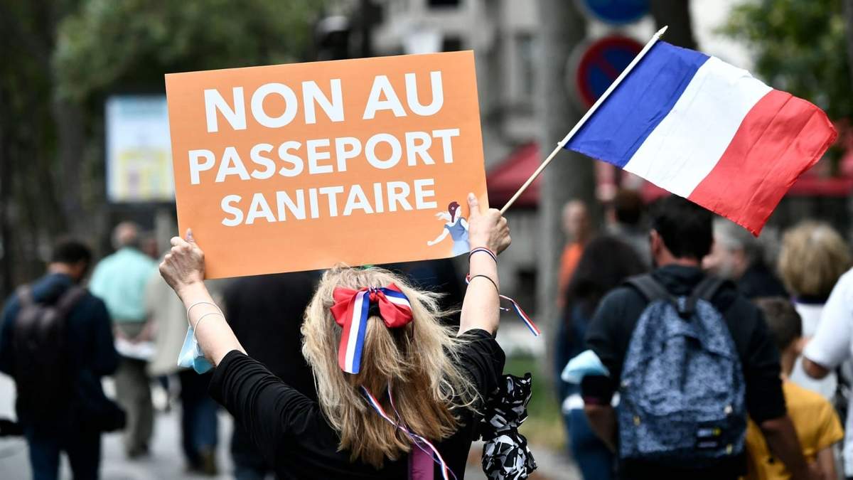 Las protestas en Francia contra la vacunación obligatoria. Fuente: (Twitter)