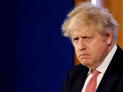 Boris Johnson enfrenta una moción de censura interna por las fiestas durante el confinamiento