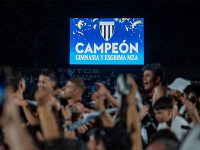 ¡Este es el Viejo Lobo! Gimnasia, contra el VAR, derrotó a Madryn y ascendió