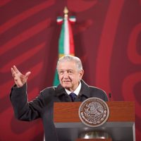 Quien adquiera Banamex no debe tener adeudos con el SAT y pagar los impuestos: AMLO