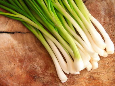 Sin semillas, reproducí infinitamente la cebolla de verdeo y tenela siempre a mano para tus recetas