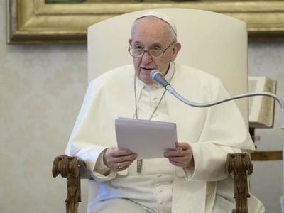 El Papa urge a gobiernos latinoamericanos 'rehabilitar política' y no desprestigiar a otros