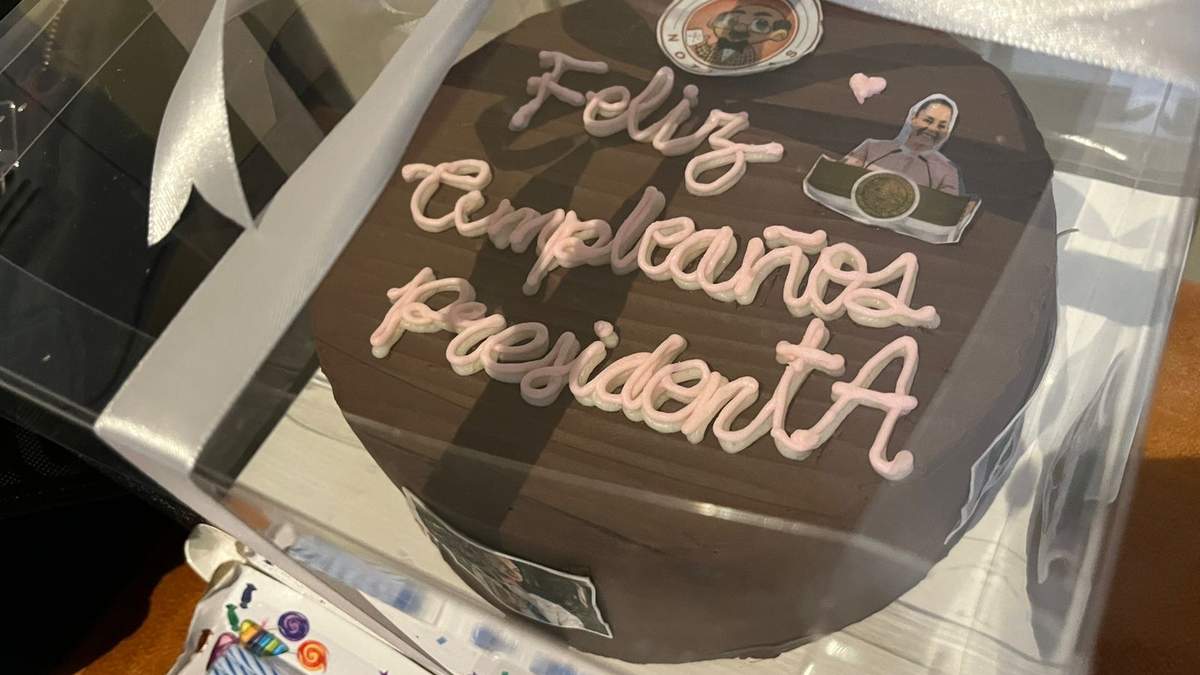 Pastel de cumpleaños de la mandataria