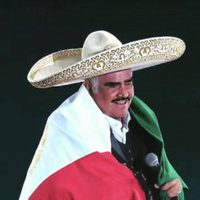 Vicente Fernández salió de terapia intensiva pero sigue en el hospital