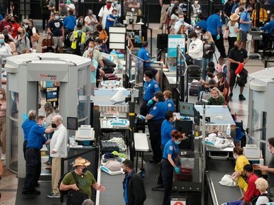 Unión Europea restringirá desde este lunes los visados para ciudadanos rusos