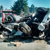 Un muerto y 11 lesionados por dos accidentes de tráiler en la México-Toluca
