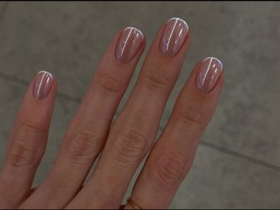 Micro French: la manicura minimalista para hacer en casa que será el furor de la próxima temporada