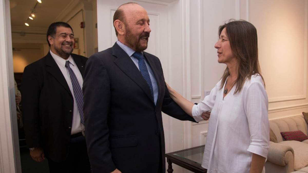 La ministra Sabina Frederic junto al gobernador Gildo Insfrán. Fuente: (Twitter)