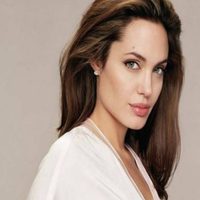 ¡Abiertas de par en par!: ¡Qué revuelo armó Angelina Jolie con sus piernas!