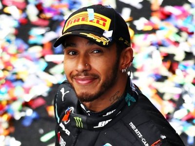 Hamilton consigue una nueva victoria en el GP de Arabia Saudita; Checo Pérez quedó fuera