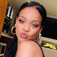 "¡Lo muestra todo!" Rihanna y un atuendo derritió la web por completo ¡Diosa total!