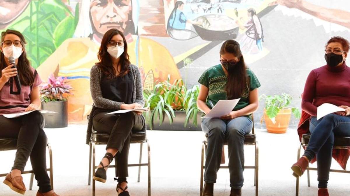 Cuatro de las once mujeres agredidas por policías estatales y federales que llevaron el caso al tribunal regional exigieron el cumplimiento de la sentencia de la CoiDH