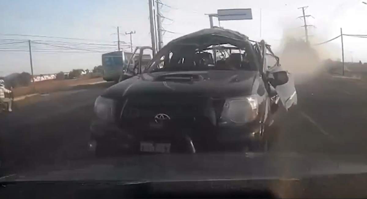 La camioneta que explotó tras salir del AIFA
