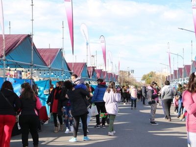 Vuelve con una gran convocatoria “Neuquén Emprende” al Paseo de la Costa