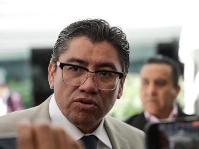Saúl Monreal se aferra a candidatura para gobernador pese a lineamientos de Morena contra nepotismo